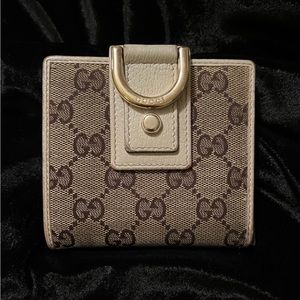 ✨GUCCI D-ring Abbey GG wallet.✨